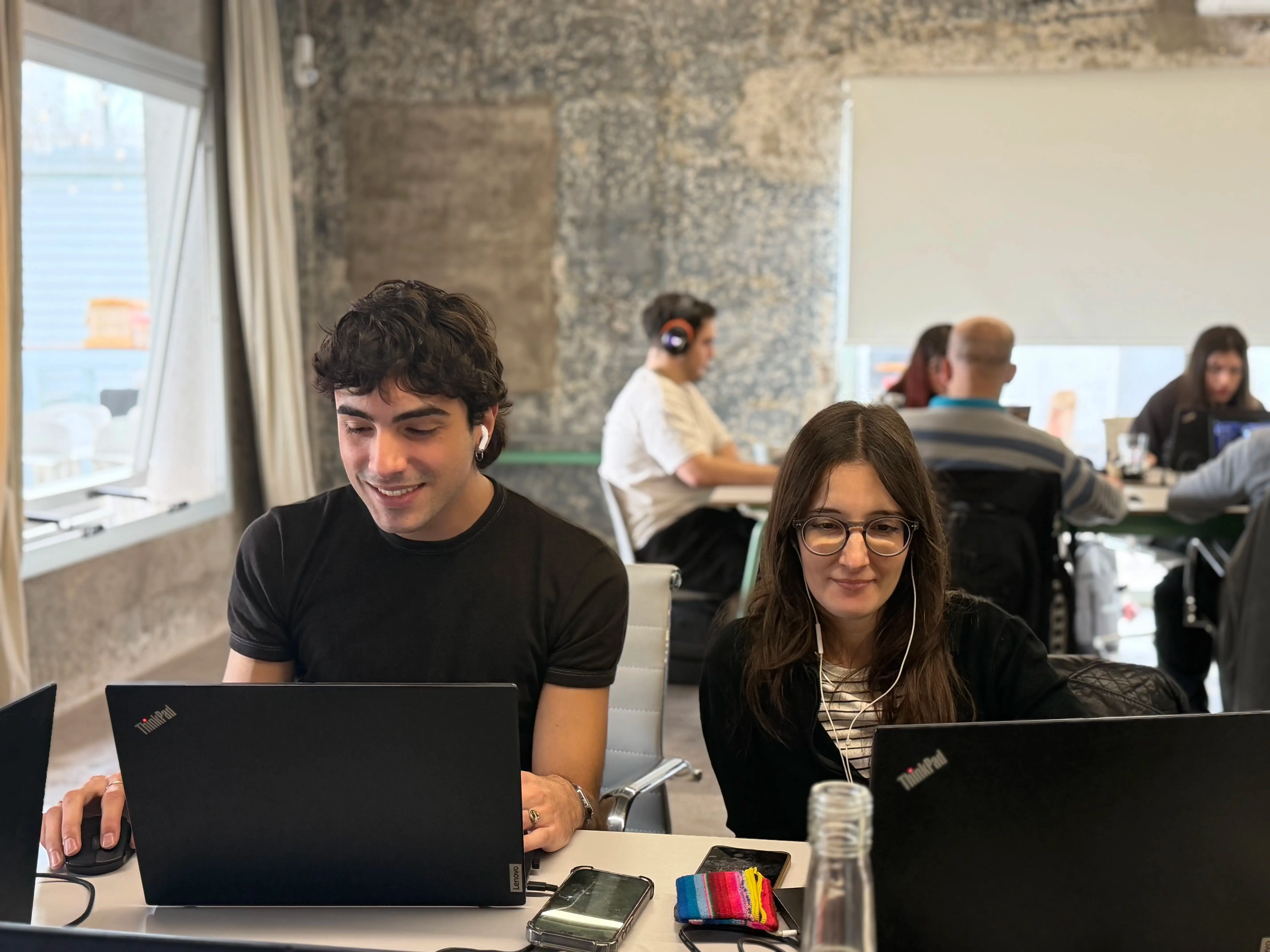 Proceso de innovación curricular para diseñar y actualizar programas académicos de educación superior, incluyendo resultados de aprendizaje, estructura curricular, gobernanza y aprobaciones.